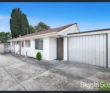 Ready to Move In – 2 Bedroom Villa Unit! - Photo 5