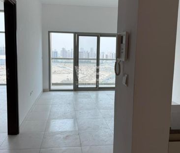 High Floor | Prime Location | Spacious - Photo 2