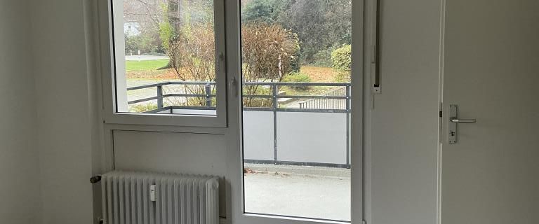 Erdgeschoss mit Badewanne und Balkon - Photo 1