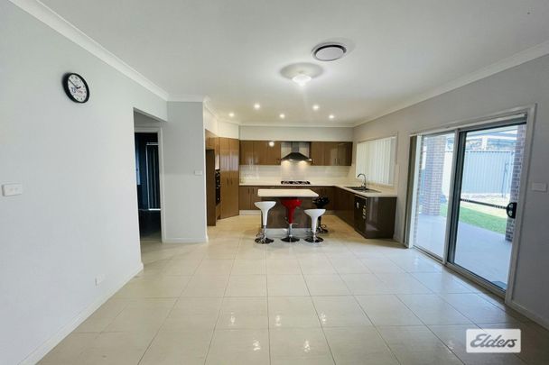 Near New Luxury house with 4 Bedrooms plus STUDY - Photo 1