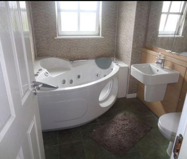 4 bedroom detached house to rent - Photo 5