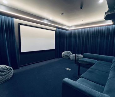 Iconic Building LANDMARK 1 Bedroom Apartment with Spacious Balcony - Photo 6