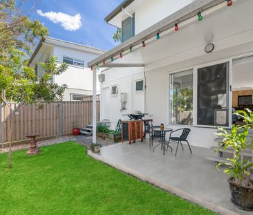 Stunning Townhouse In Prime Location - Photo 4