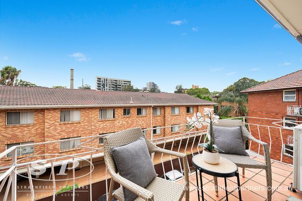 Top-Floor, Double Brick, 2-Bedroom Unit in Strathfield - Photo 1