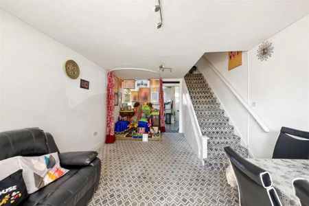 3 bedroom detached house to rent - Photo 5