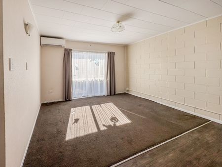 Two Bedroom Unit in Prime Central Location! Victoria - Photo 3