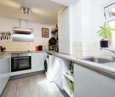 2 bedroom semi-detached house to rent - Photo 4