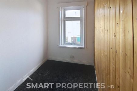 3 bedroom end of terrace house to rent - Photo 4