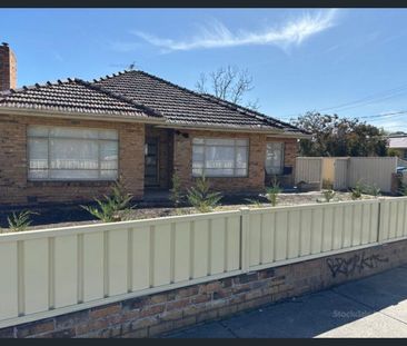 FIVE ROOMS AVAILABLE - Opposite La Trobe University With All Bills ... - Photo 3