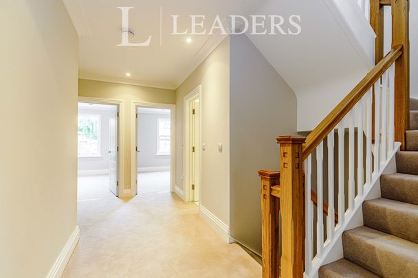 Broadoaks Park, KT14 - Photo 1
