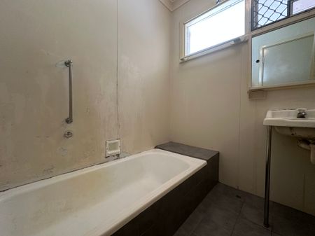 New Carpets, New Blinds and A/C to be installed - Photo 4