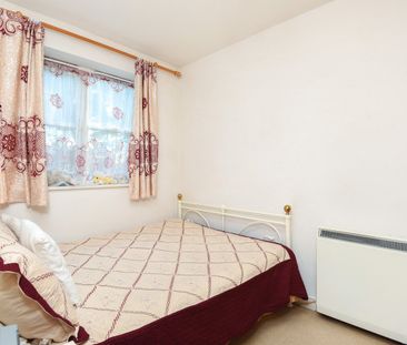 Clarence Close, New Barnet, Barnet, EN4 - Photo 3