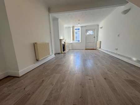 2 bedroom terraced house to rent - Photo 2