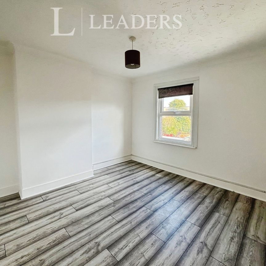 2 bedroom house to rent St. Marys Road, Clacton-on-Sea, Essex, CO15 - Photo 1