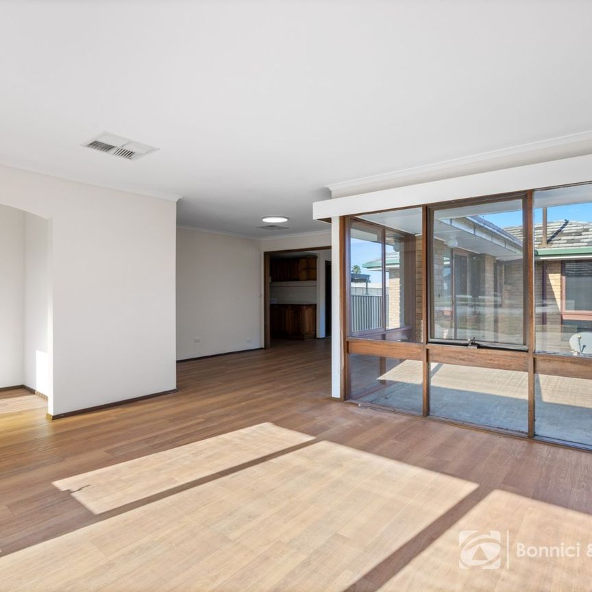334 Parkland Crescent, Lavington - Photo 1