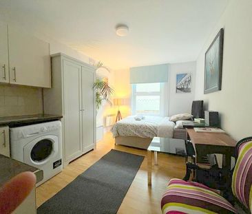 Studio to rent - Photo 3