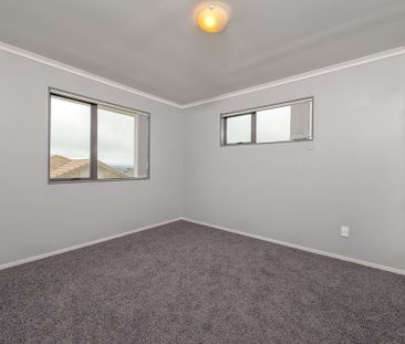 PAPAKURA, 4 BEDROOMS - Photo 3