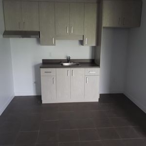 SUPERBE 3 ½ ENTIÈREMENT RÉNOVÉ - LIMOILOU - 995$ CHAUFFÉ,EAU CHAUDE - DISPONIBLE MAINTENANT OU POUR SEPTEMBRE - Photo 2