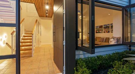 Immaculate Fully Furnished Executive Home - Photo 5