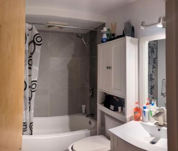 Très beau 4 1/2 rénové à proximité du Cégep de Limoilou. - Photo 4