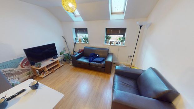 2 bedroom ground floor flat to rent - Photo 1