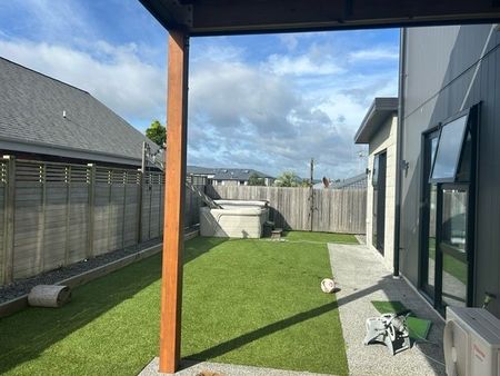 Luxury Home Beachside and Views - Papamoa - Photo 3