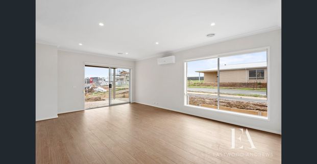 Coastal living, brand new home - Photo 1