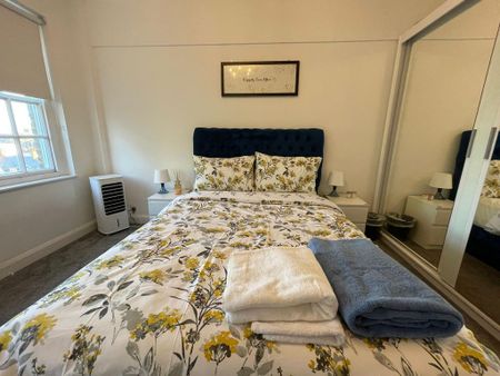 3 bedroom flat to rent - Photo 2