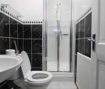 3 bedroom flat to rent - Photo 3