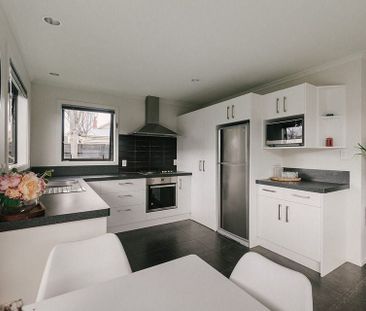 Modern 3 Bed 2 Bath Home | Central Location - Photo 6