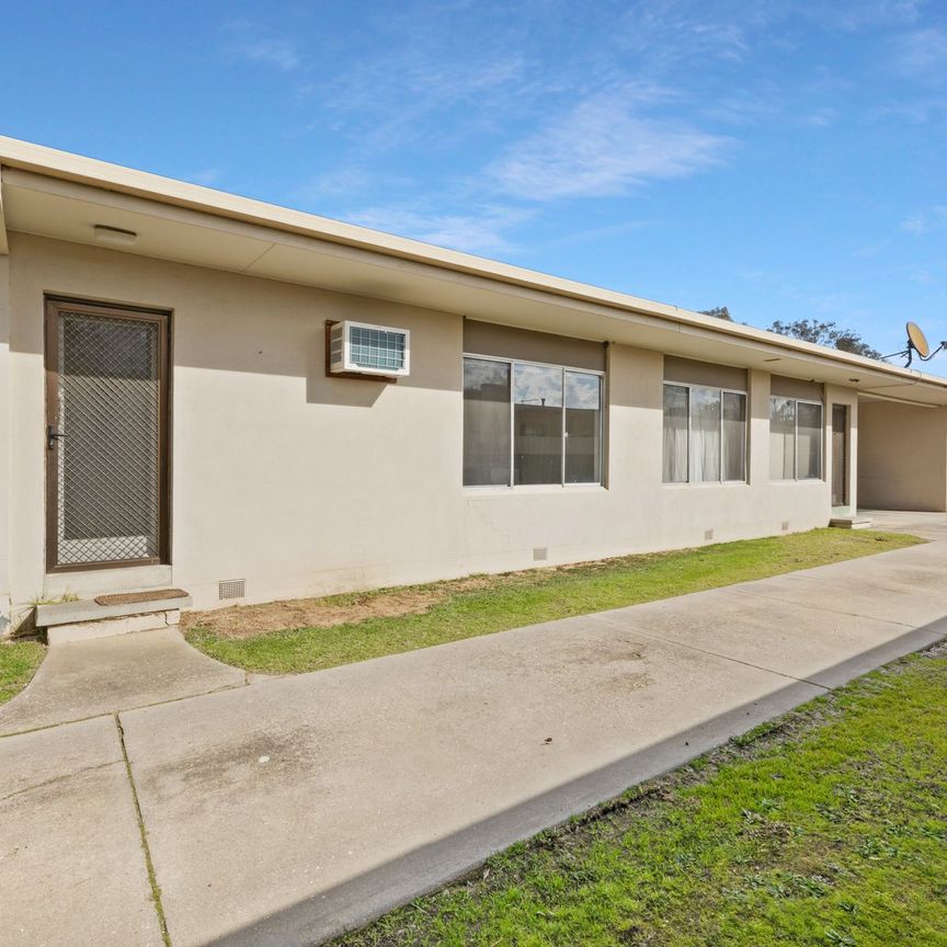 Lifestyle and Convenience in the Heart of South Albury!! - Photo 2