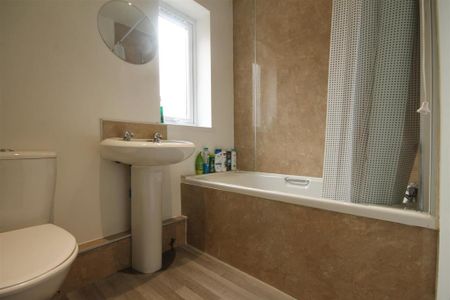 3 bedroom maisonette to rent - Photo 2