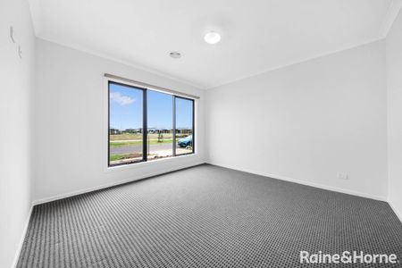 5 Berner Avenue, Tarneit, VIC 3029 - Photo 2