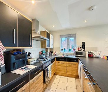 2 bedroom flat to rent - Photo 4