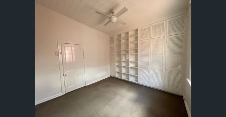 RENOVATED EXECUTIVE HOME - Photo 3