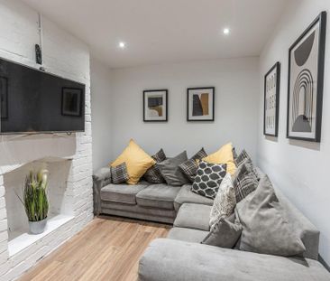 1 bedroom in a house share to rent - Photo 1