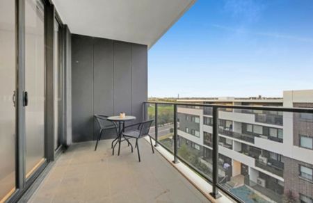 beautiful 2 Bedroom Apartment - Available Now! - Photo 3