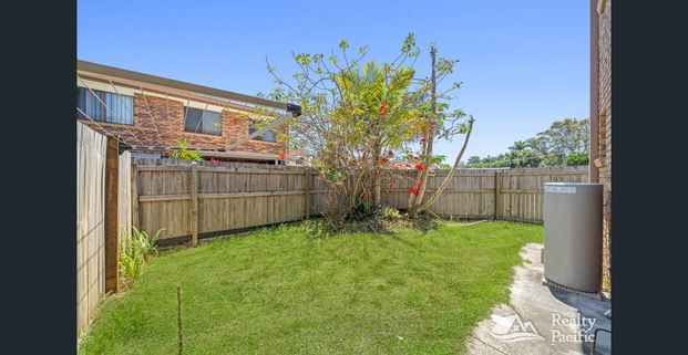 3 Bedroom Townhouse in desirable "MELALEUCA COURT" Complex - Photo 1