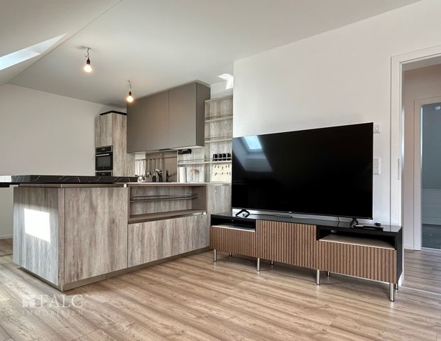 Energieeffiziente Dachgeschosswohnung - möbliert zu vermieten! - Foto 1