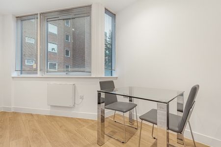 Kings Reach, Reading, RG1 3FF - Photo 2