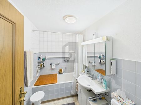 GENEROUS IN FAMILY-FRIENDLY NEIGHBORHOOD - Photo 5