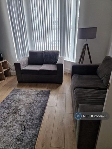 4 bedroom terraced house to rent - Photo 2