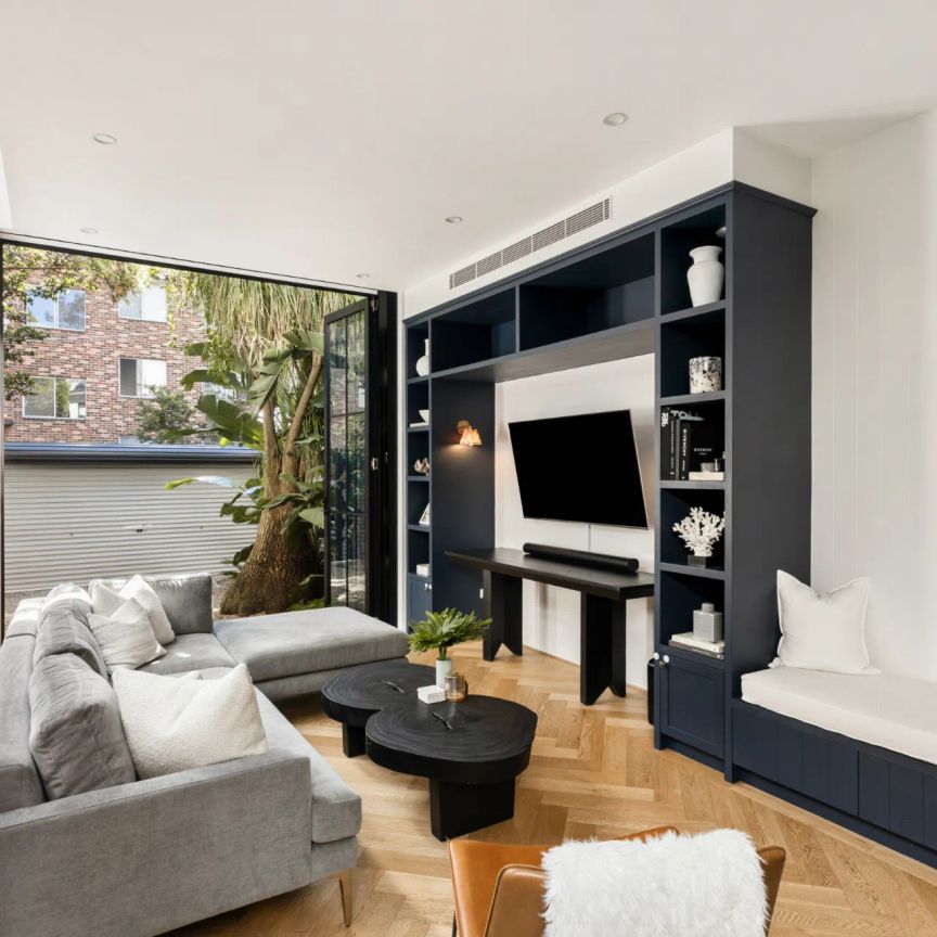 Grand Victorian terrace with luxurious designer renovation & parking - Photo 1