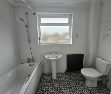 4 bedroom semi-detached house to rent - Photo 6