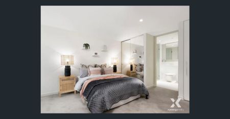 City-Edge Comfort at Claremont Manor - Photo 2