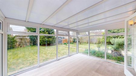 3 bedroom detached bungalow to rent - Photo 4