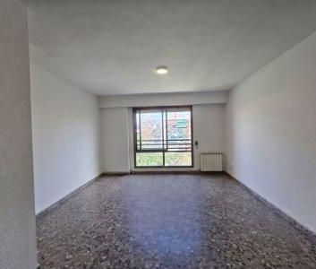 Spectacular Apartment for Rent in Malilla with Parking Space Included - Photo 6