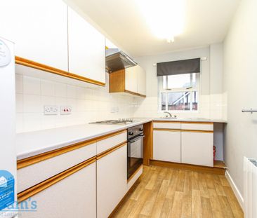 2 bed Flat for Rent - Photo 5