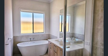 Modern, Stylish & Brand New Home in Leopold - Photo 5