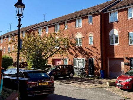 3 bedroom end of terrace house to rent - Photo 5